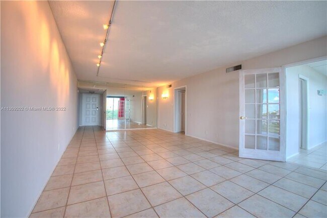 Building Photo - 2671 S Course Dr