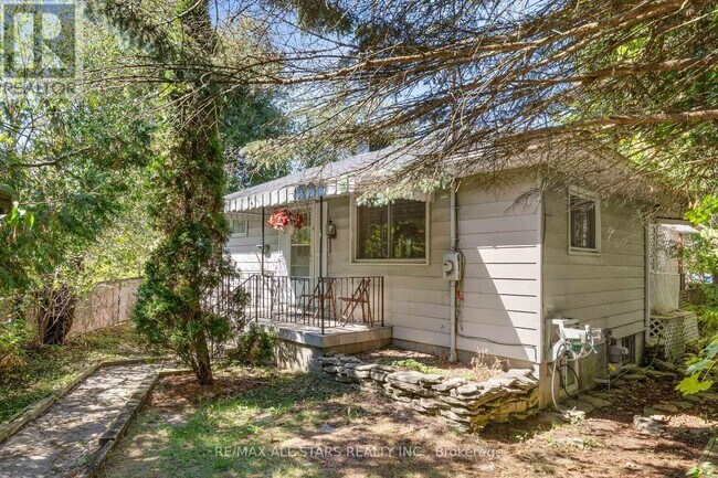 Photo du bâtiment - 242 Francis St E