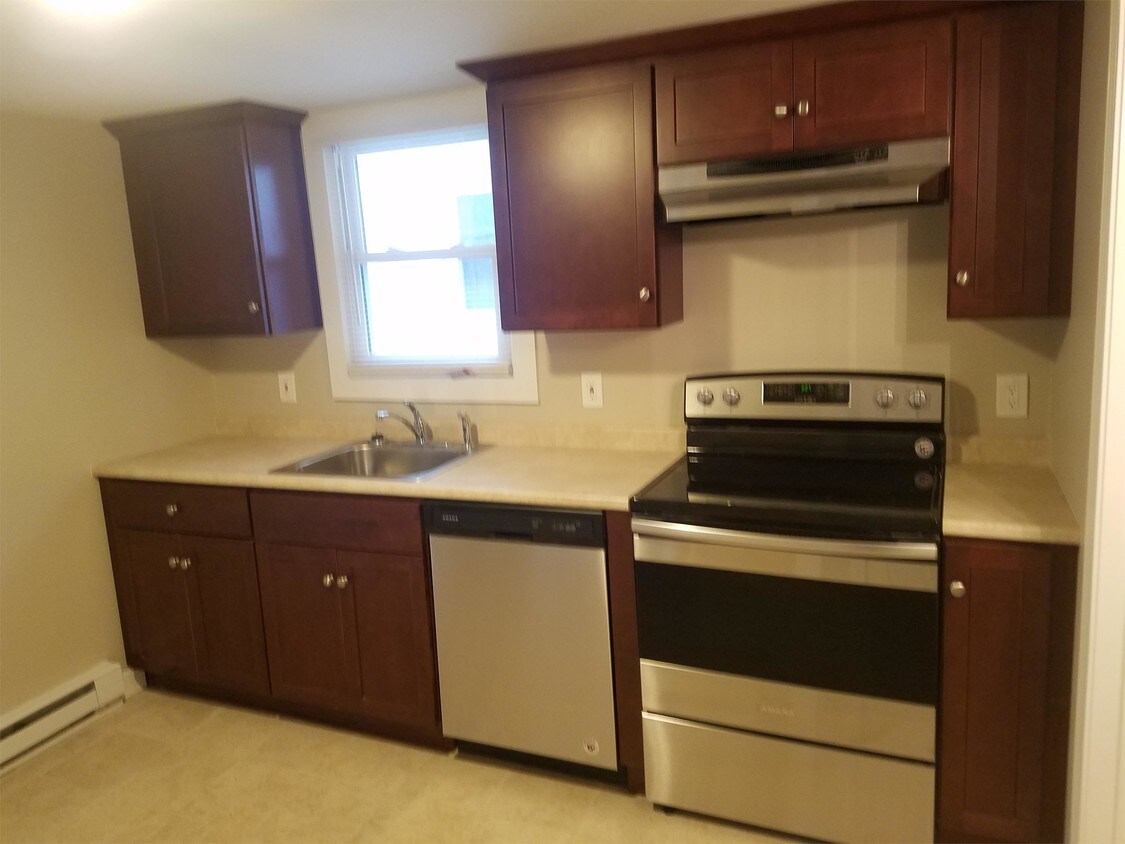 68 Pearl St Unit 68 C, Middleborough, MA 02346 Room for Rent in