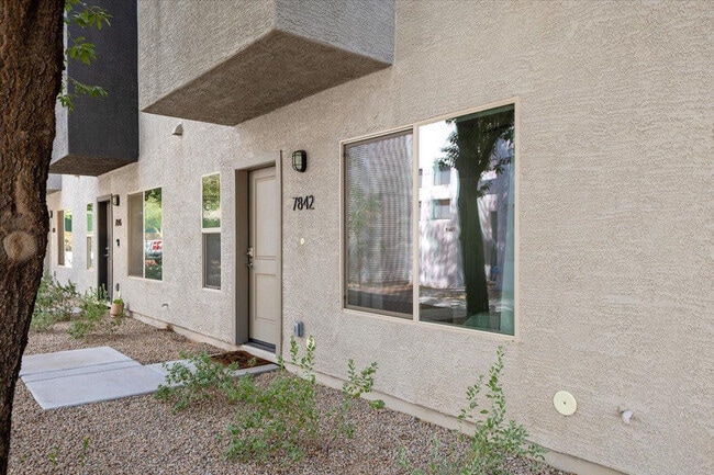 Building Photo - 7842 N 20th Glen