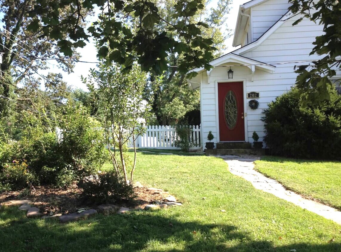 Foto principal - 202 Hendren Ave