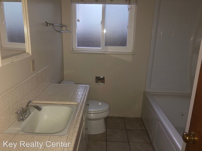 Building Photo - 3 br, 1.5 bath House - 5024 H Parkway