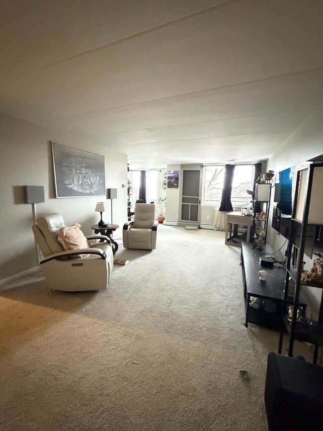 Building Photo - 225 S Rohlwing Rd