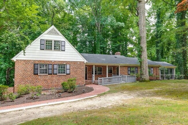Foto del edificio - 5001 Southmoor Rd