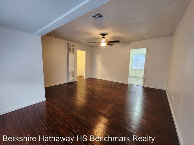 Building Photo - 3 br, 1 bath House - 107 W Pulaski