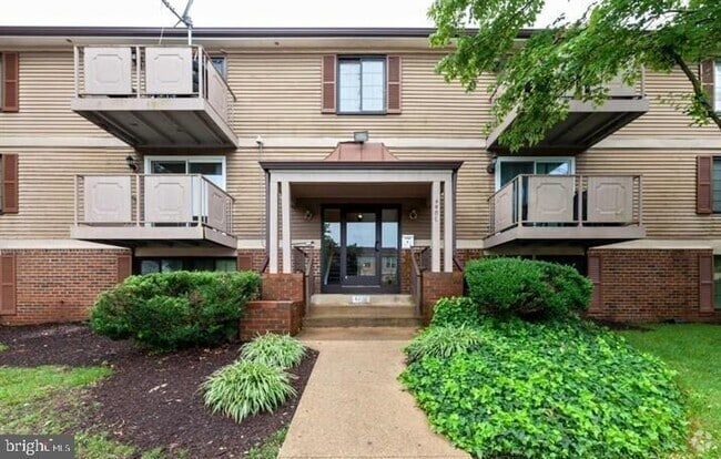 Building Photo - 4400 Groombridge Way