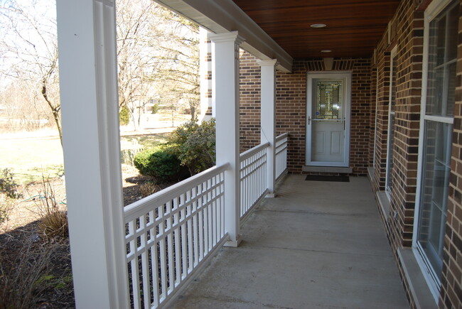 Building Photo - 2811 Knoll Dr