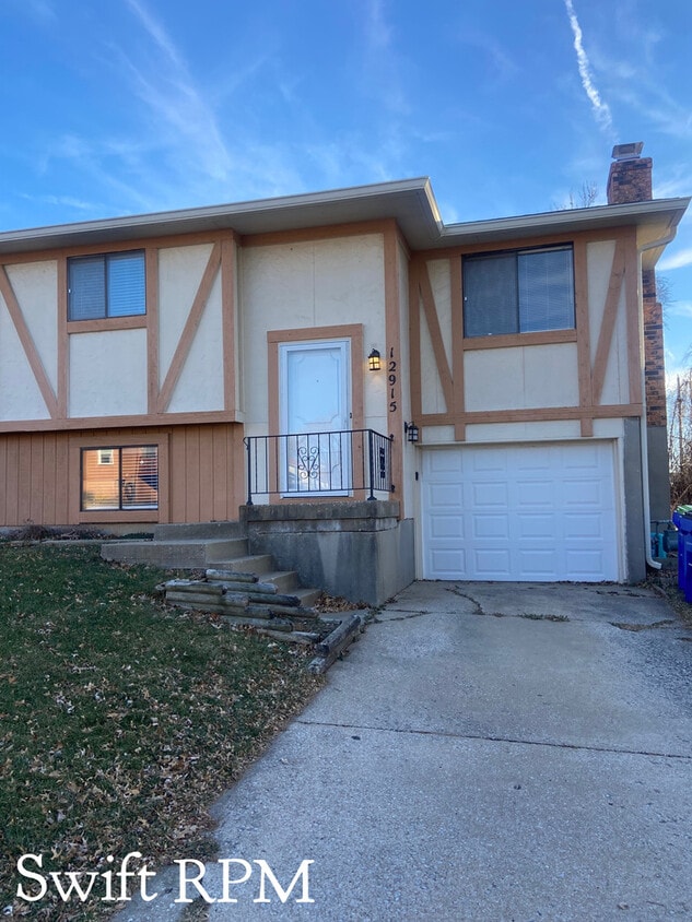12915 W 61st Terrace, Shawnee, KS 66216 Townhome Rentals in Shawnee
