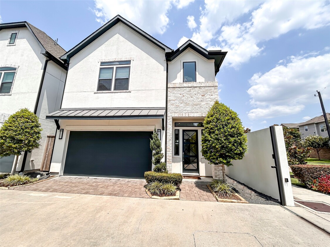Primary Photo - 1735a Moritz Dr