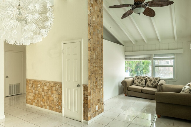 Building Photo - 205 Coral Rd