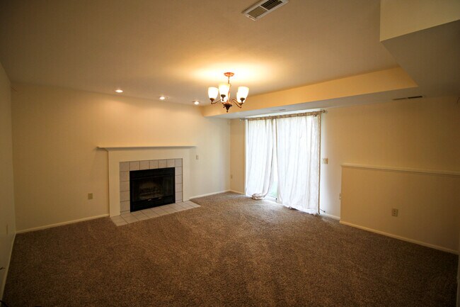 Foto del edificio - 3501 Cosgrove Dr