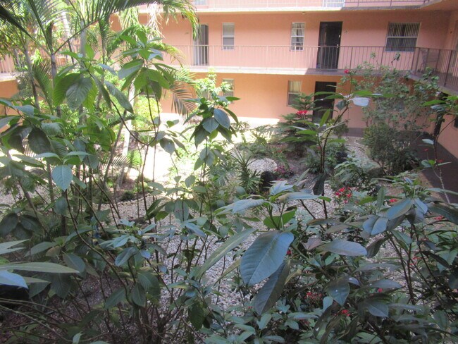 Foto del edificio - 2841 Somerset Dr