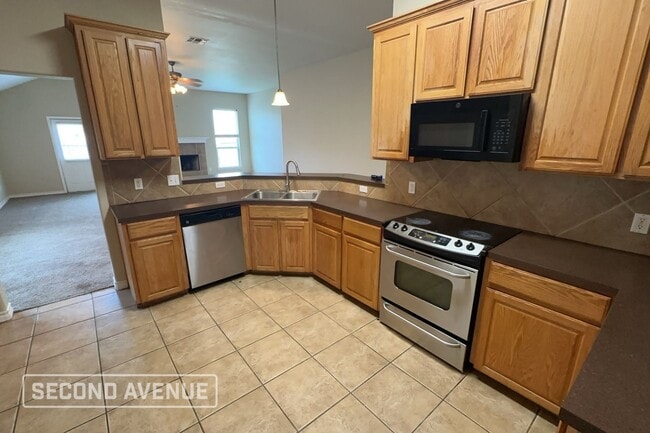 Building Photo - 1011 Forest Oak Dr
