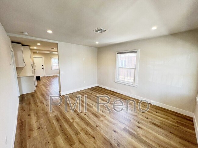 Foto del edificio - 611 E 2nd St