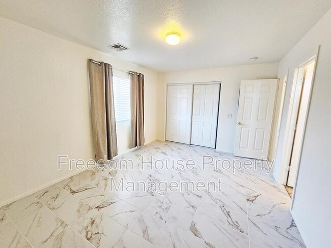 Building Photo - 600 San Lorenzo St