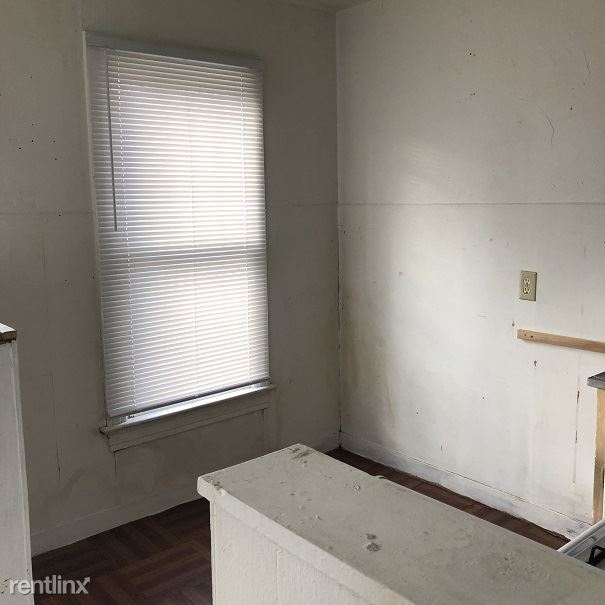 Building Photo - 1 br, 1 bath Duplex - 263 Spring St 2