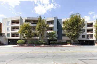 Building Photo - 1037 N Vista St