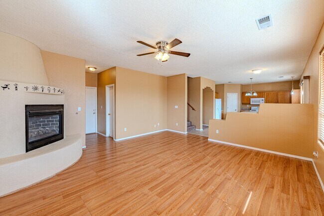 Foto del edificio - 10416 Rosefinch Dr NW