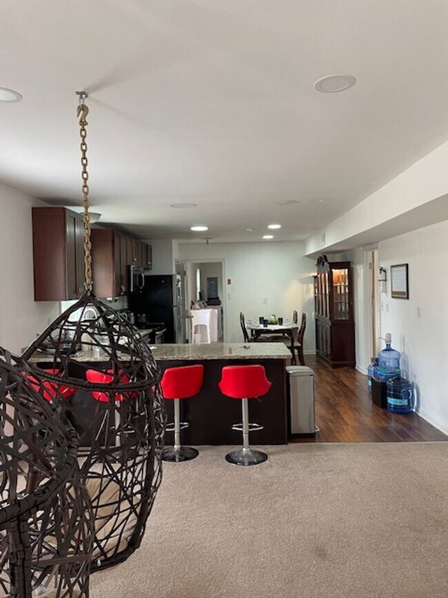 Foto del edificio - 8701 Mitchell Rd