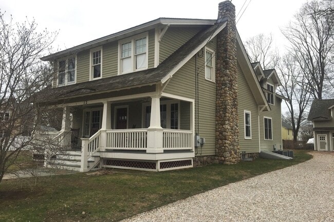 Building Photo - 12 Bushnell St