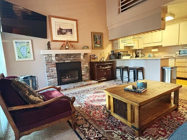 Building Photo - 2 Bedroom in a beautiful woodsy location!