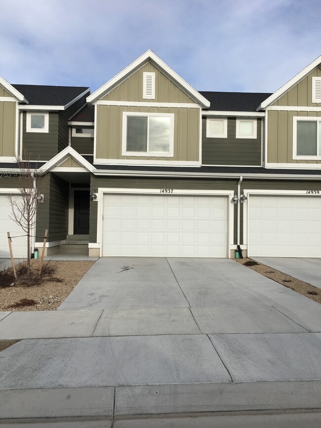 2 car driveway. - 14937 S Messi St