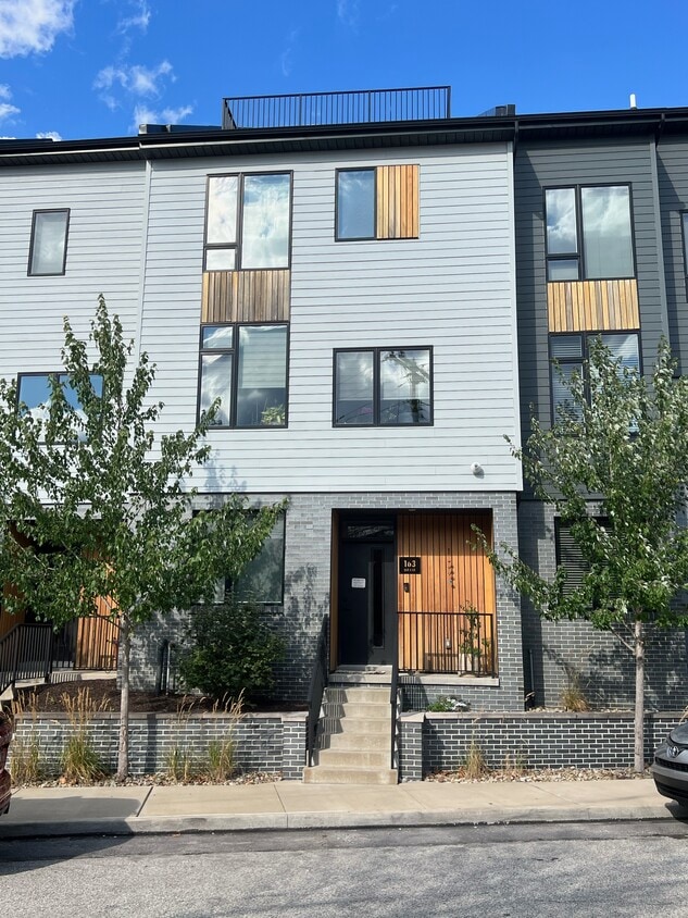 Primary Photo - 163 55th St