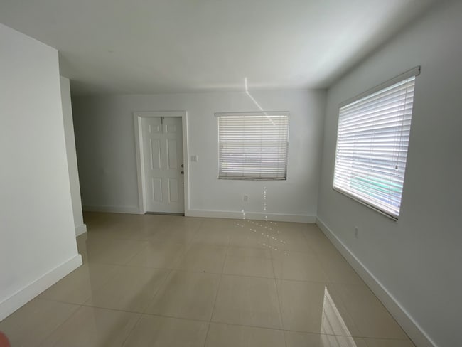 Foto del edificio - 1362 SW 67th Ave