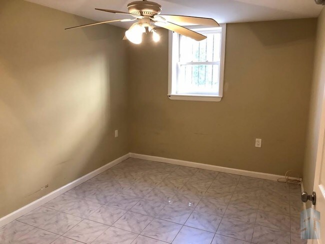 Building Photo - 45 Manhattan Ct