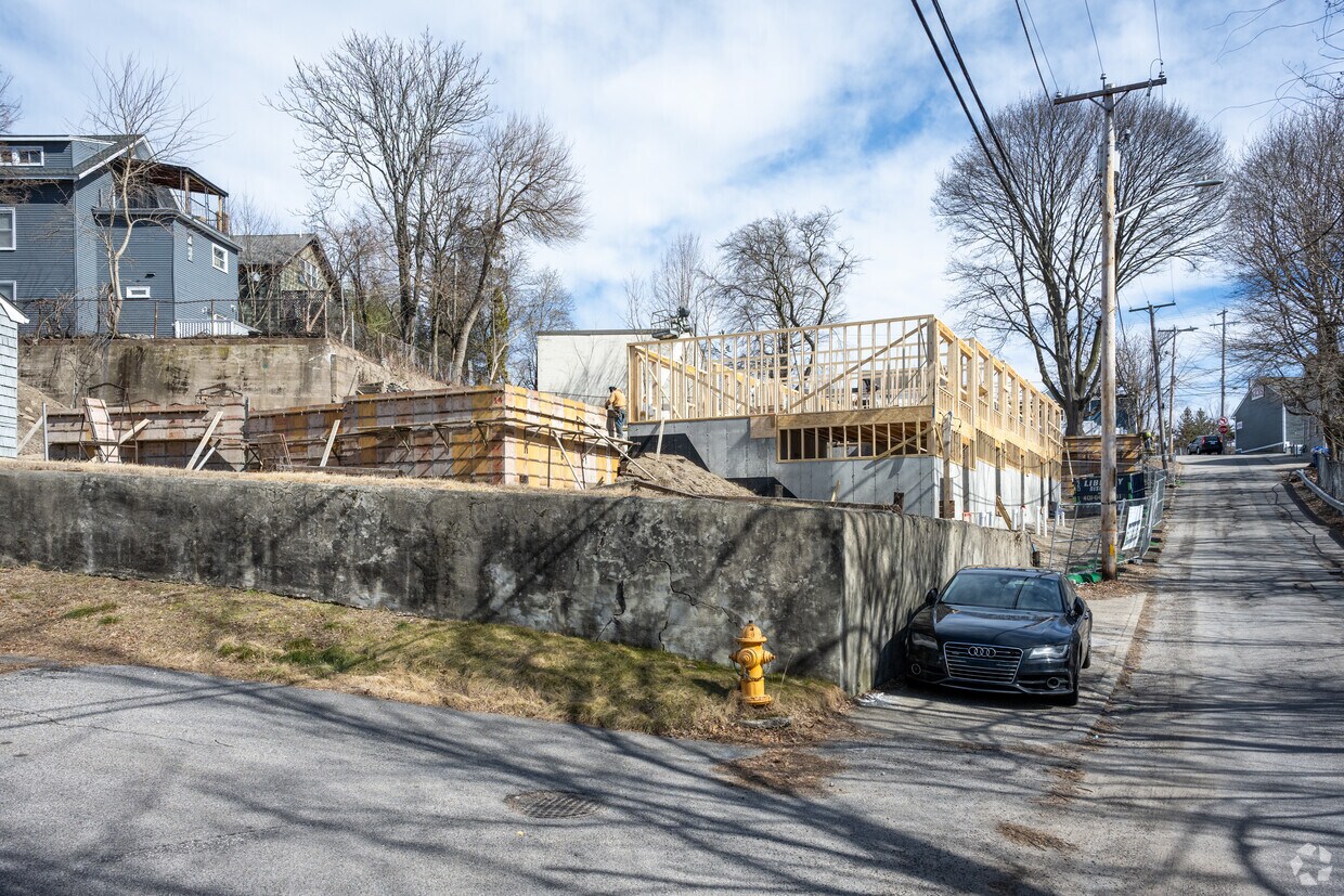 Building Photo - 38 Japonica St