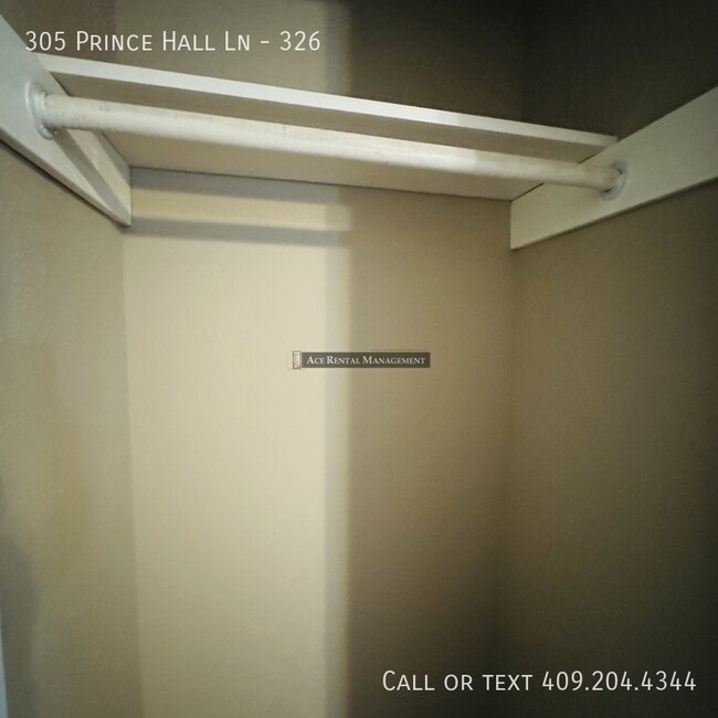 Foto del edificio - 305 Prince Hall Ln