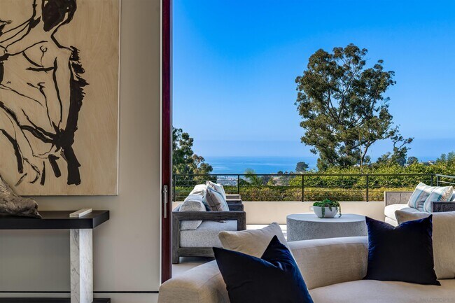 Building Photo - 8070 La Jolla Scenic Dr N