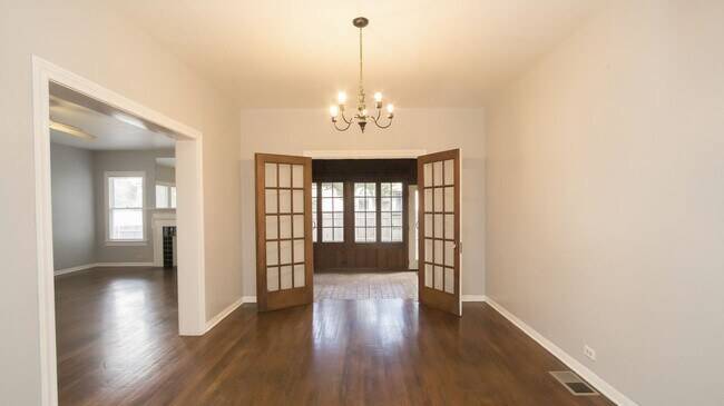 Foto del edificio - SPACIOUS MAHNCKE PARK DUPLEX