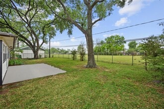 Building Photo - 1607 Buescher Dr