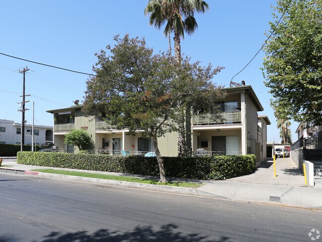 Foto del edificio - 7107 Etiwanda Ave