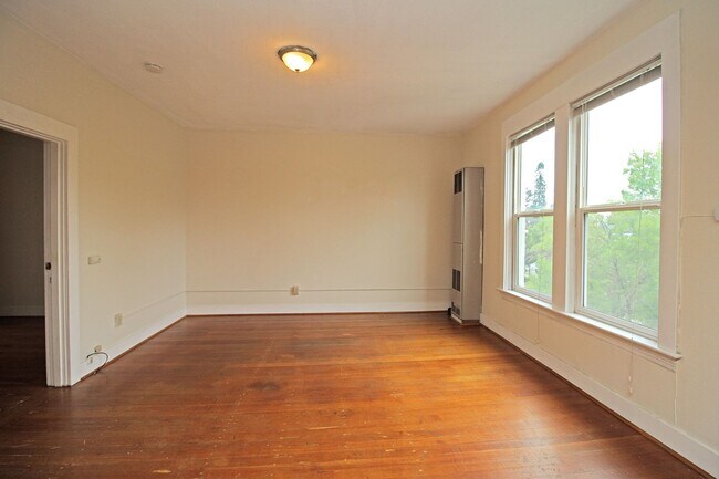 Foto del edificio - 8007-8015 N Denver Ave