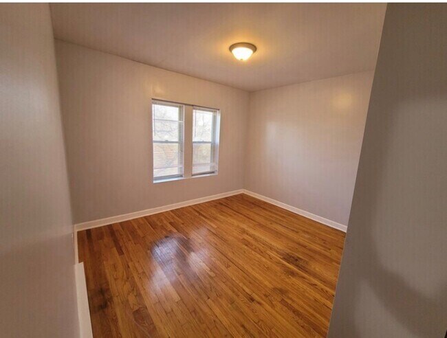 Foto del edificio - 1617 E 77th St