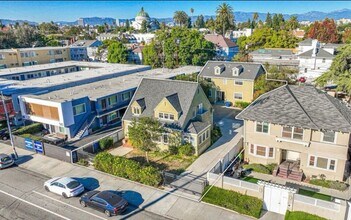 Building Photo - 921-923 W 30th St