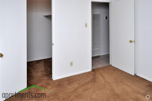 Bedroom - Wallington Plaza Apartment Homes