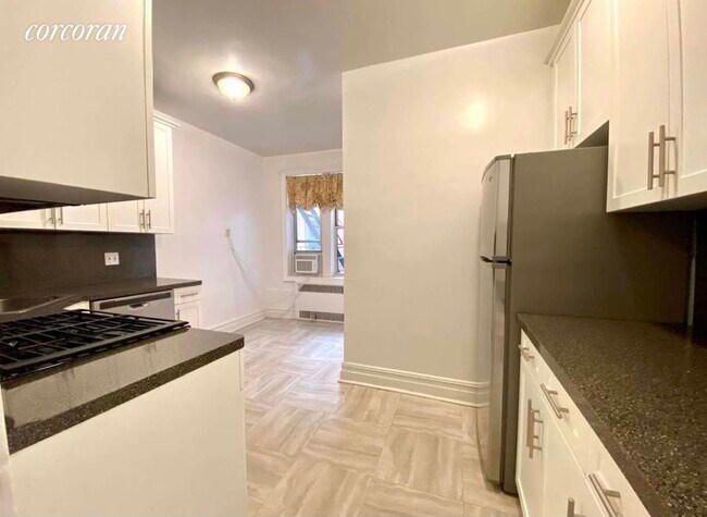 Foto del edificio - 50 Ocean Pkwy
