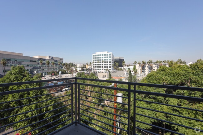 2BR, 2BA-1086 SF - The Luxe Residential