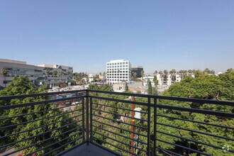 2BR, 2BA-1086 SF - The Luxe Residential