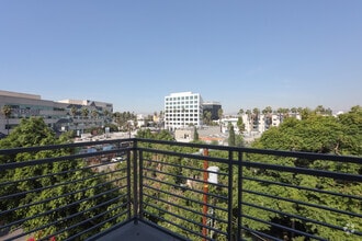 2BR, 2BA-1086 SF - The Luxe Residential