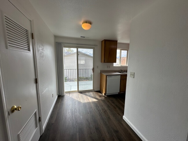 Building Photo - 1258 W Newlands Dr