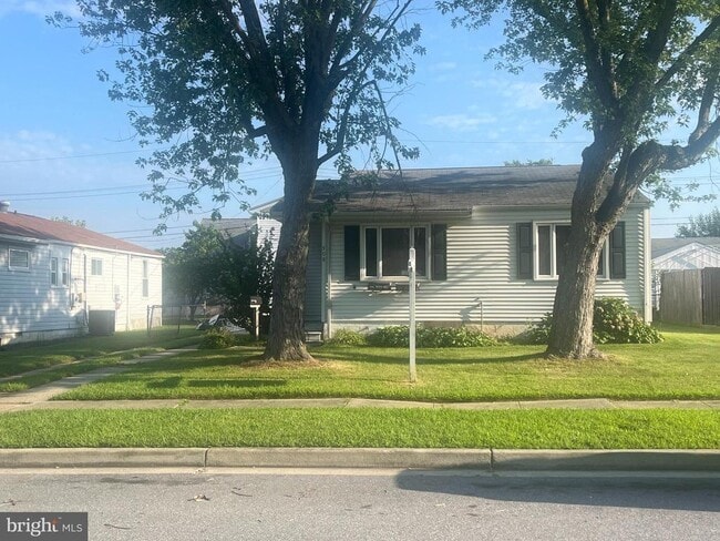 Building Photo - 908 Homberg Ave