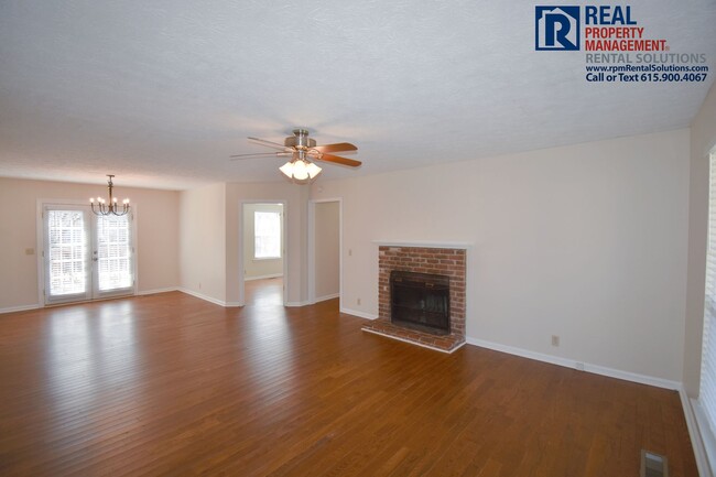 Foto del edificio - Wonderful 3 BR brick home in Nashville! La...