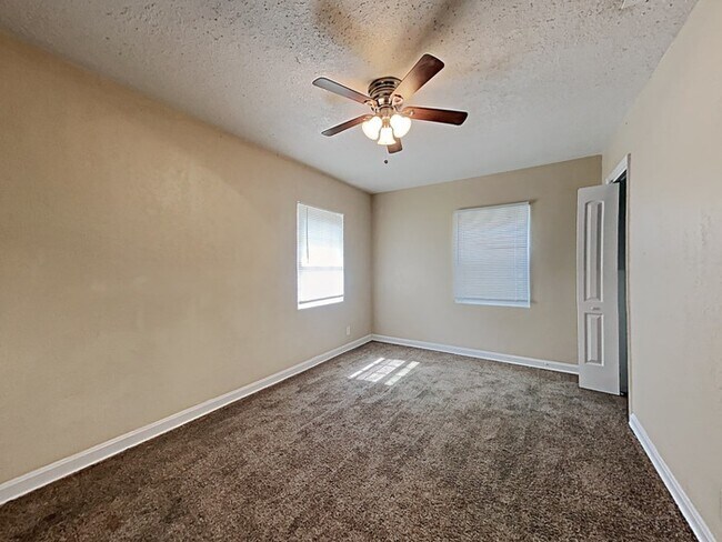 Foto del edificio - 5150 Corsair Ave