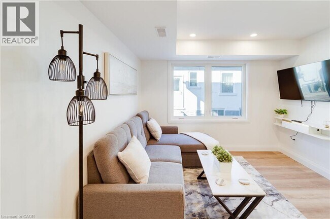 Building Photo - 823 Stirling Ave S