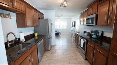 Building Photo - 43 Seaview Dr