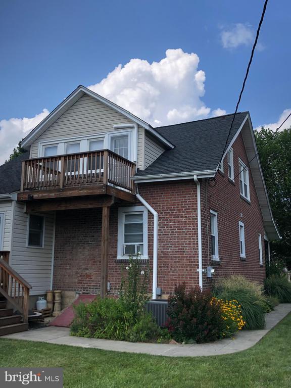 Building Photo - 331 E 11th Ave